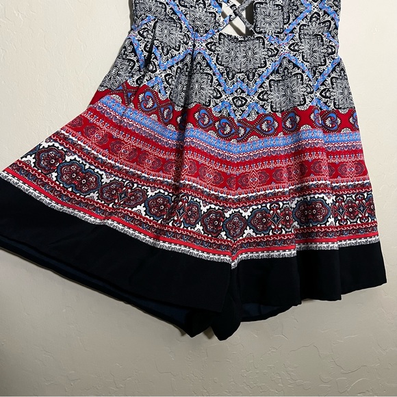 Papaya Backless Plunging Neckline Romper NWOT - Picture 7 of 7